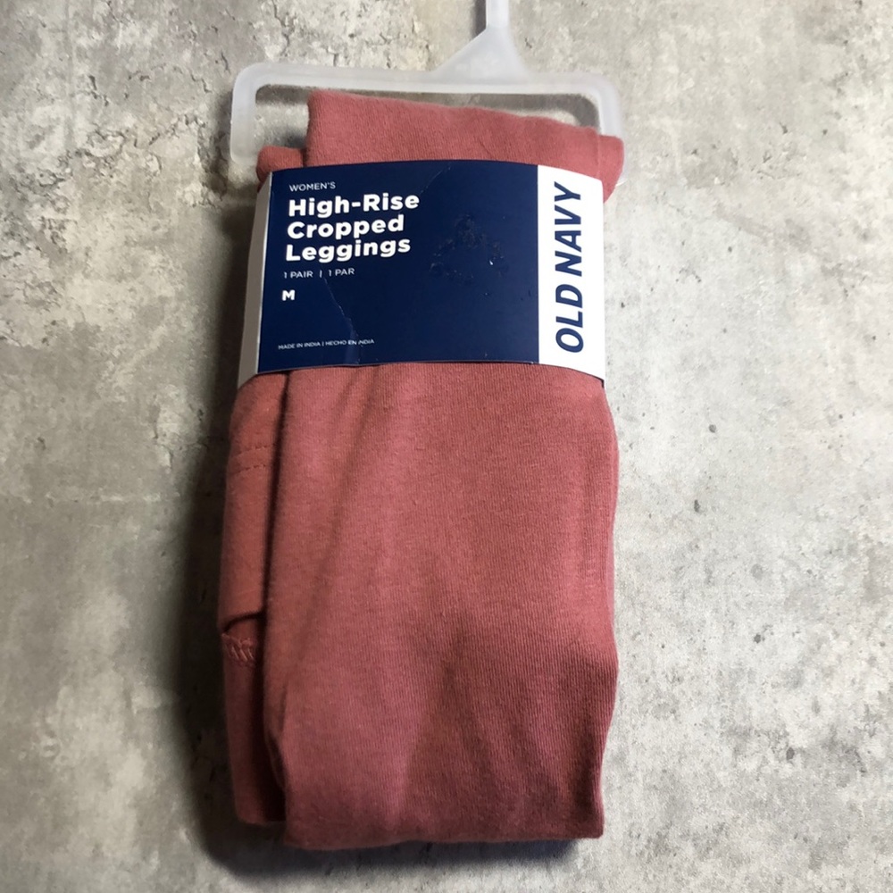 OLD NAVY high-rise cropped leggings size Medium NWT